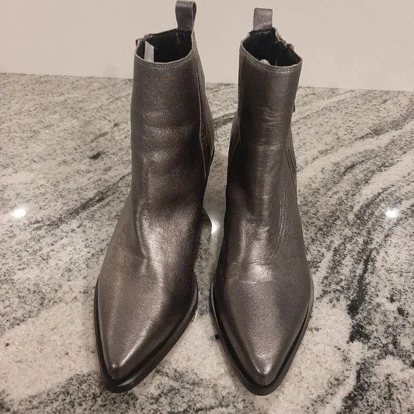 GUESS "TALZA" Pewter Metallic Leather Booties SIZE 7.5M - Picture 4 of 12
